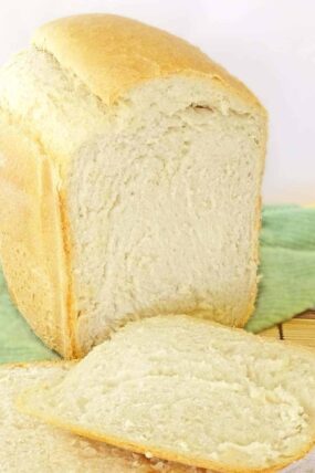 Bread Machine White Bread: a homemade bread that will replace any store-bought any day. Only 5 ingredients. | olgainthekitchen.com