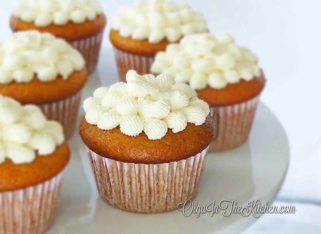 Honey Cupcakes with Honey Frosting: sweet and so rich in taste - a great dessert for birthdays or any party. | olgainthekitchen.com