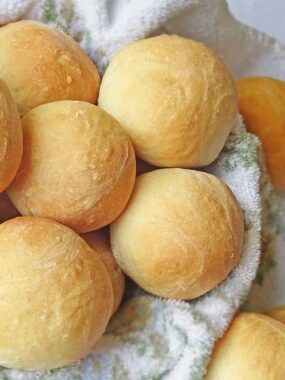 French Bread Buns: simple recipe, kid friendly, super delicious and you can enjoy it with anything – soup, jam, butter – you name it. | olgainthekitchen.com