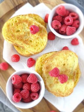 Easy French Toast: easy to make, fluffy, chewy and delicious to enjoy. | olgainthekitchen.com
